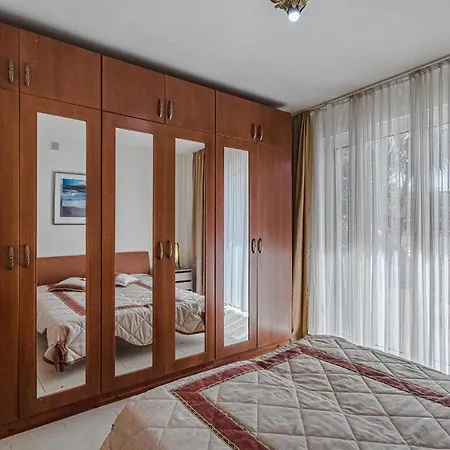 Villa Casa Laura 4 *